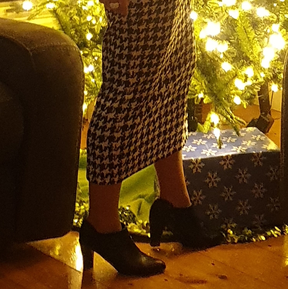 Houndstooth Bodycon Dress - Picture 3 of 4